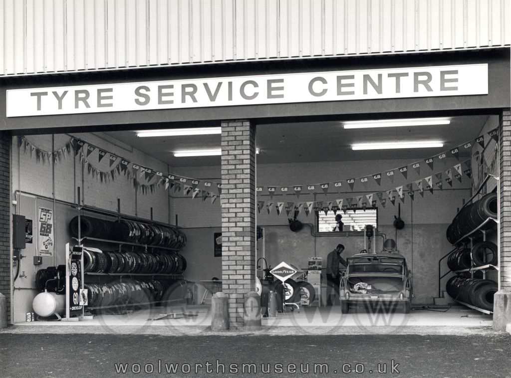 The people of North East England enjoyed big discounts and fast, friendly service at Woolco's Tyre Bay.The innovative concession helped to keep Woolco shoppers safe on the road at highly competitive prices.