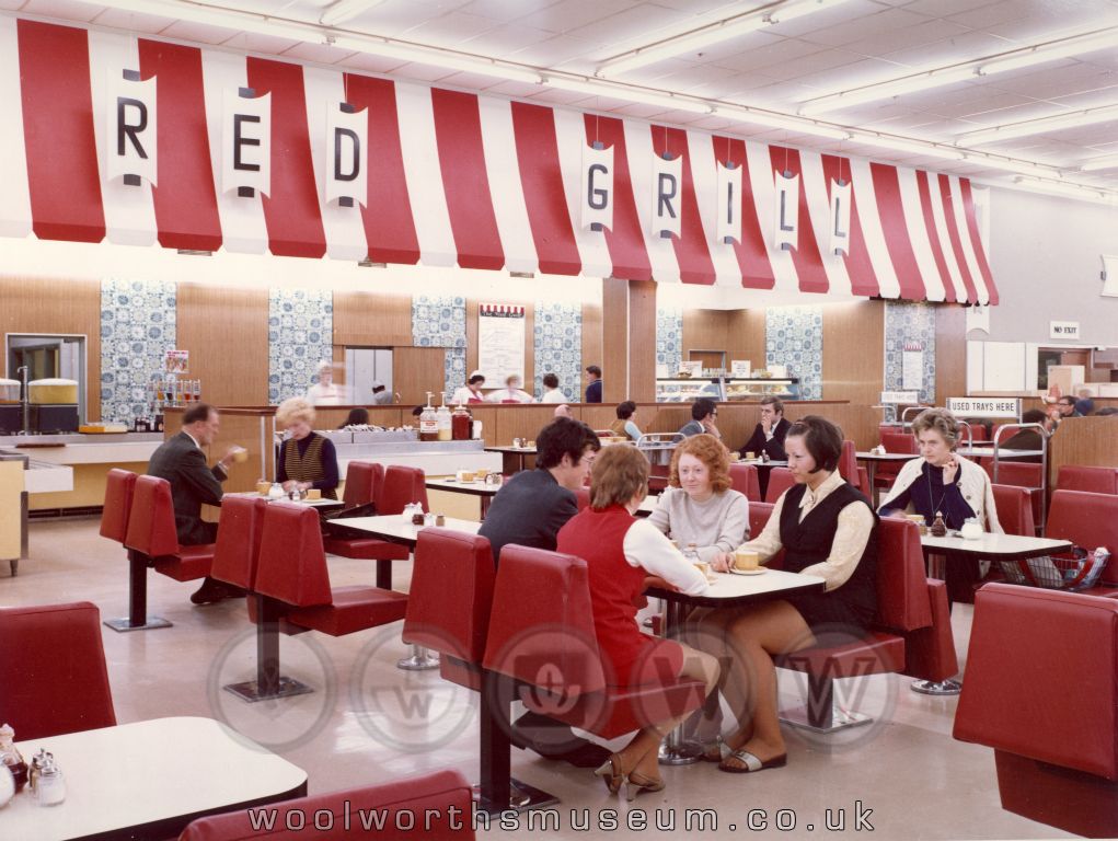 The 160-seat customer restaurant at Woolco offered meals and snacks throughout the day. Its modern styling proved a big hit with customers. As Woolco grew, its Red Grill was one of the best performing in the chain.